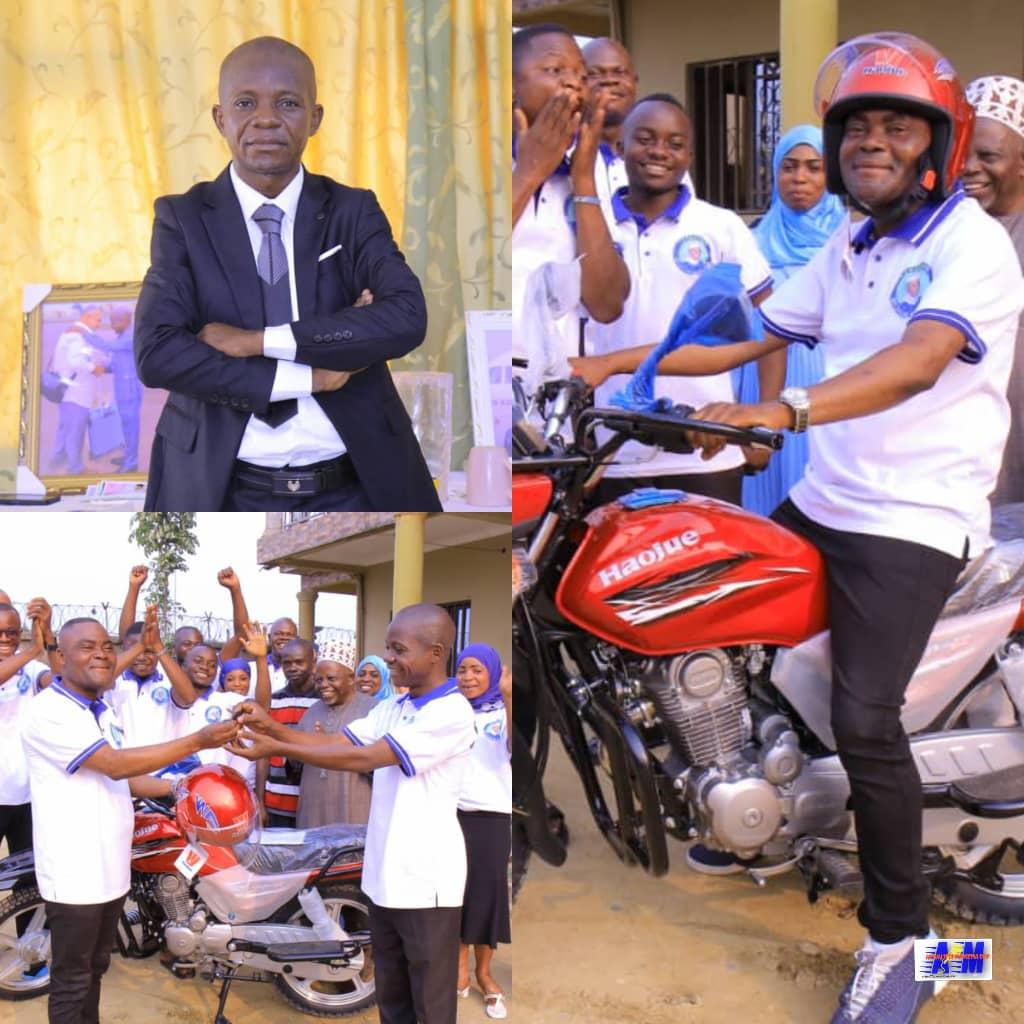 Remise des motos aux membres de la Fondation Idi Saleh Manusura