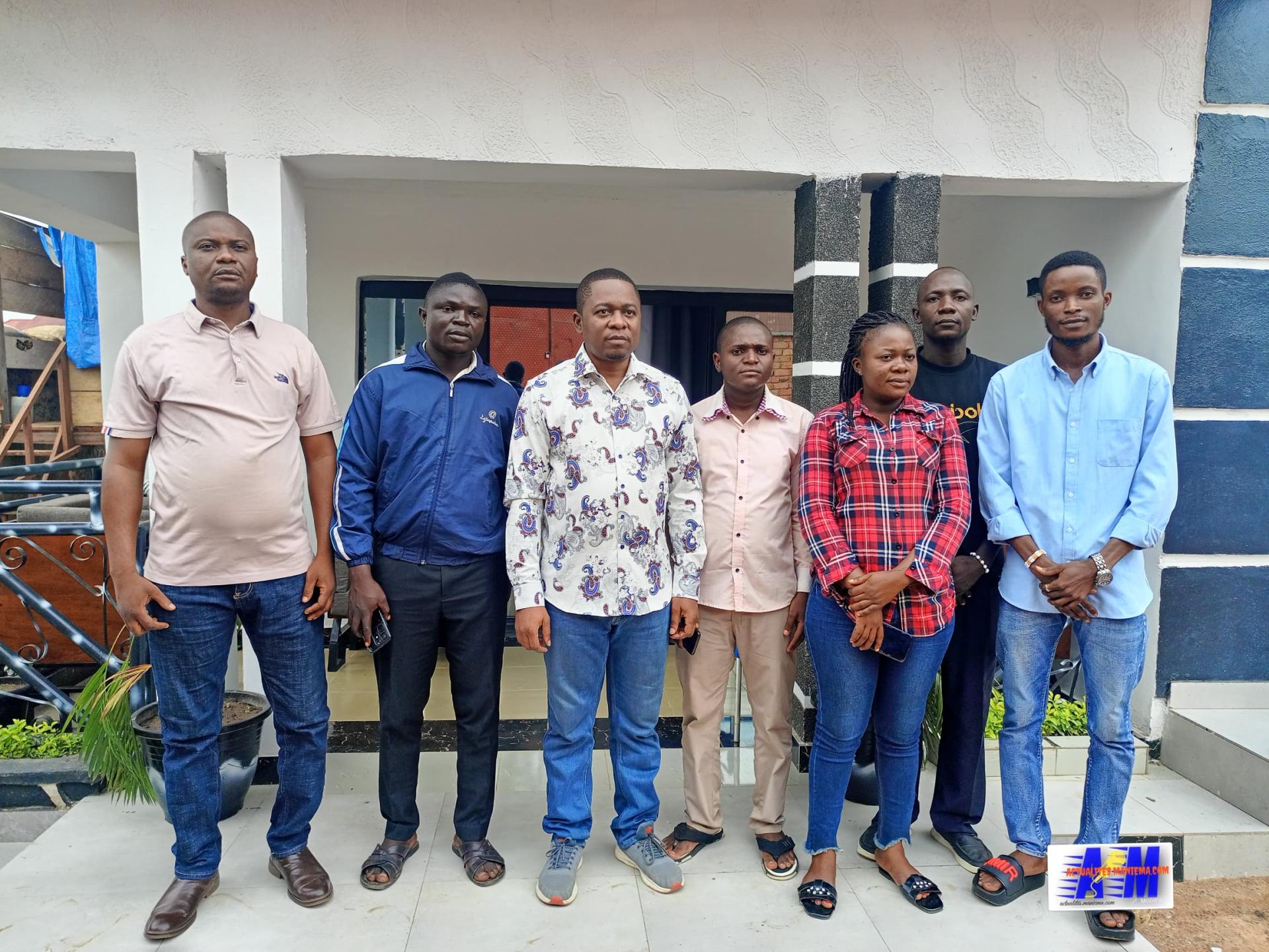 Hon Dr Abeli Choma Florent et les agents de Parifoot licenciés